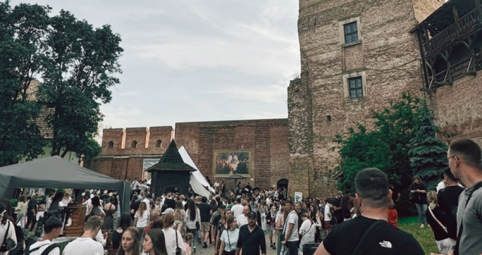 Організатори FOODFEST у Луцьку передали кошти військовим та прозвітували про донати у соцмережах.