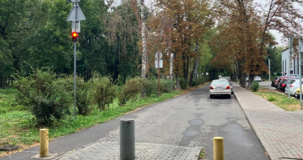 На в’їзді в Центральний парк: у Луцьку встановили світлофор