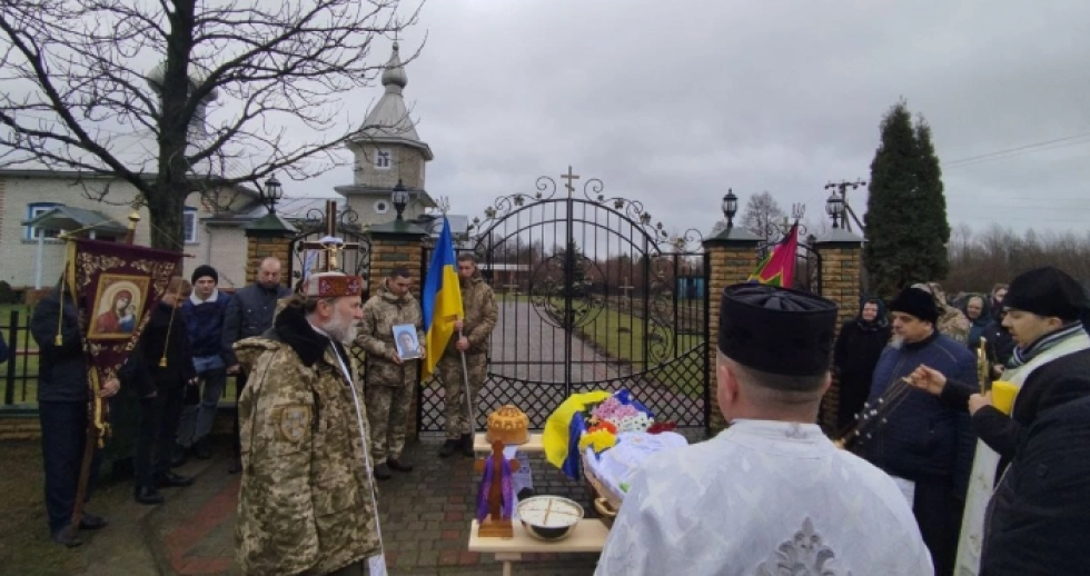 На Волині домовину з тілом загиблого воїна не пропустили у храм. ФОТО