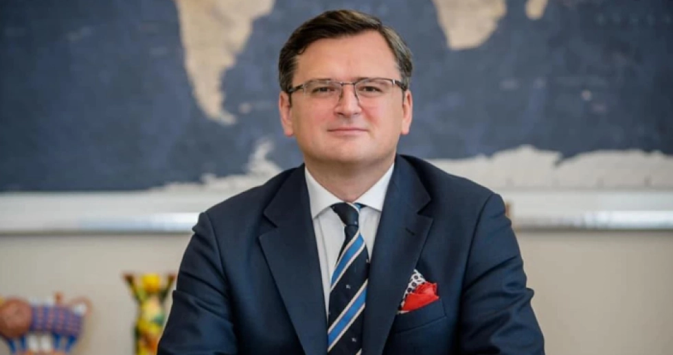 Ексміністр Дмитро Кулеба запросив лучан на допремʼєрний показ у Волинський драмтеатр. ВІДЕО