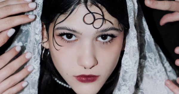 У новому кліпі Shmiska взяли участь Маша Кондратенко, Кажанна, Brykulets, Структура Щастя та Олександр Заїка