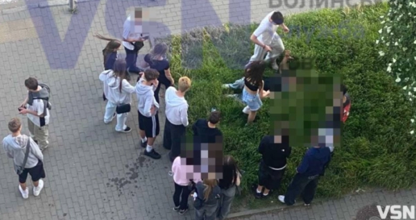 У Луцьку підлітки влаштовують «сходки» в одному з дворів. ВІДЕО