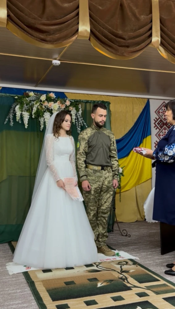 На Волині військовий одружився зі своєю коханою