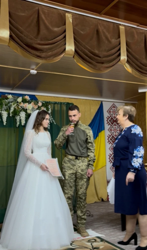 На Волині військовий одружився зі своєю коханою