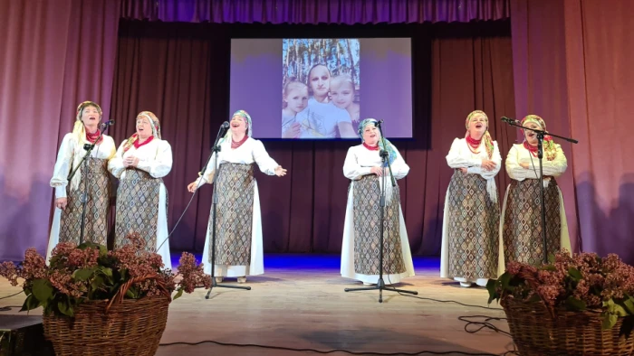 Ярмарок, смаколики та яскраві виступи: у Липинах відбувся концерт до Дня матері. ФОТО Ярмарок, смаколики та яскраві виступи: у Липинах відбувся концерт до Дня матері. ФОТО