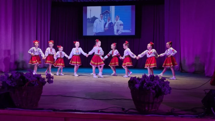 Ярмарок, смаколики та яскраві виступи: у Липинах відбувся концерт до Дня матері. ФОТО Ярмарок, смаколики та яскраві виступи: у Липинах відбувся концерт до Дня матері. ФОТО