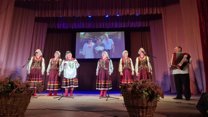 Ярмарок, смаколики та яскраві виступи: у Липинах відбувся концерт до Дня матері. ФОТО Ярмарок, смаколики та яскраві виступи: у Липинах відбувся концерт до Дня матері. ФОТО