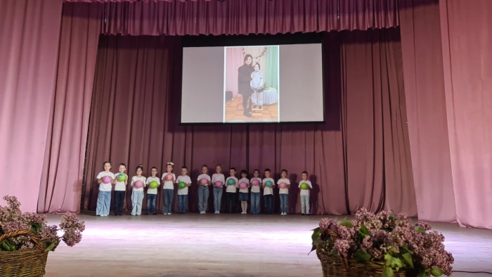 Ярмарок, смаколики та яскраві виступи: у Липинах відбувся концерт до Дня матері. ФОТО Ярмарок, смаколики та яскраві виступи: у Липинах відбувся концерт до Дня матері. ФОТО