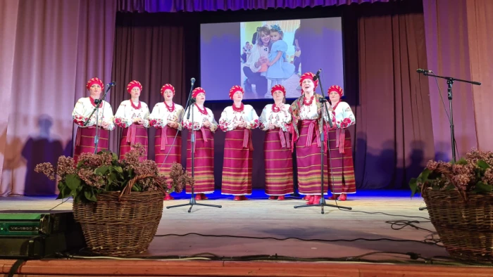 Ярмарок, смаколики та яскраві виступи: у Липинах відбувся концерт до Дня матері. ФОТО Ярмарок, смаколики та яскраві виступи: у Липинах відбувся концерт до Дня матері. ФОТО