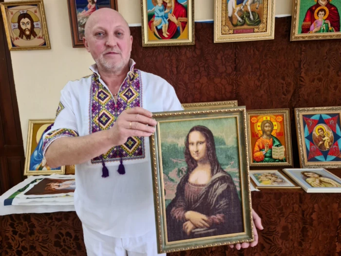 Неподалік Луцька презентували вишиту «Мону Лізу»