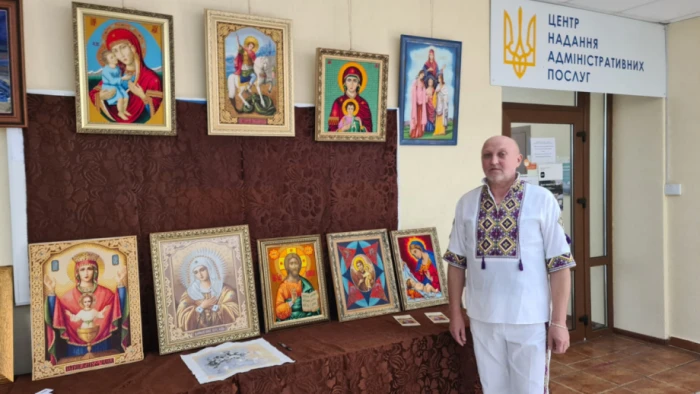 Неподалік Луцька презентували вишиту «Мону Лізу»