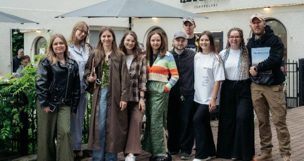 Під час «Книжкового двіжу» в Луцьку зібрали 267 892 гривень на FPV-дрони. Фото: Микола Цимбалюк