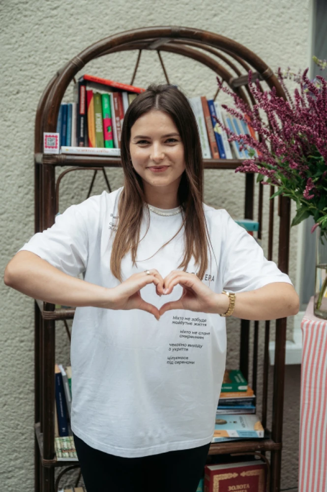 Під час «Книжкового двіжу» в Луцьку зібрали 267 892 гривень на FPV-дрони. Фото: Микола Цимбалюк