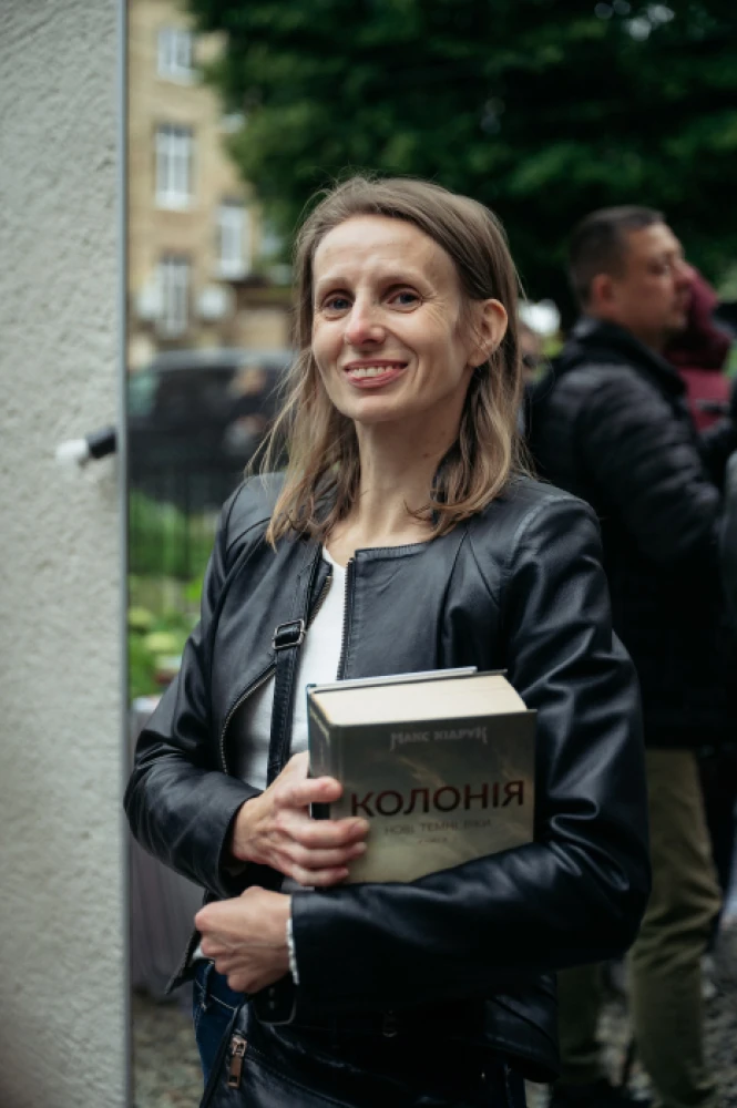 Під час «Книжкового двіжу» в Луцьку зібрали 267 892 гривень на FPV-дрони. Фото: Микола Цимбалюк