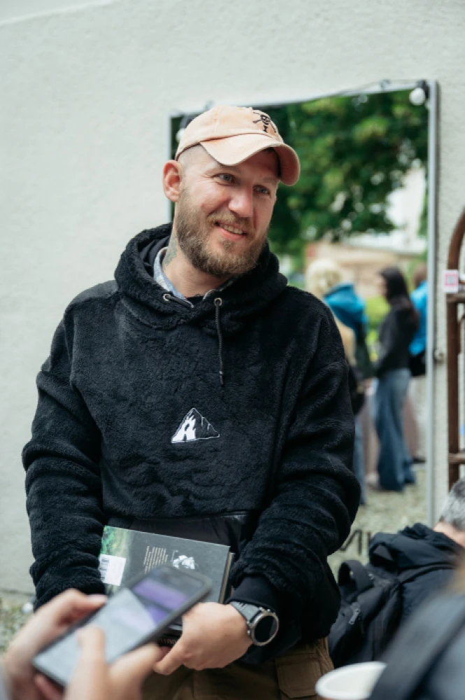 Під час «Книжкового двіжу» в Луцьку зібрали 267 892 гривень на FPV-дрони. Фото: Микола Цимбалюк