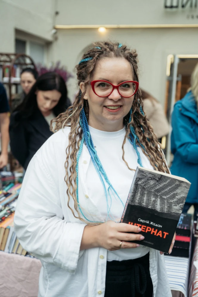 Під час «Книжкового двіжу» в Луцьку зібрали 267 892 гривень на FPV-дрони. Фото: Микола Цимбалюк
