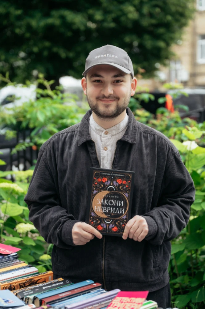 Під час «Книжкового двіжу» в Луцьку зібрали 267 892 гривень на FPV-дрони. Фото: Микола Цимбалюк