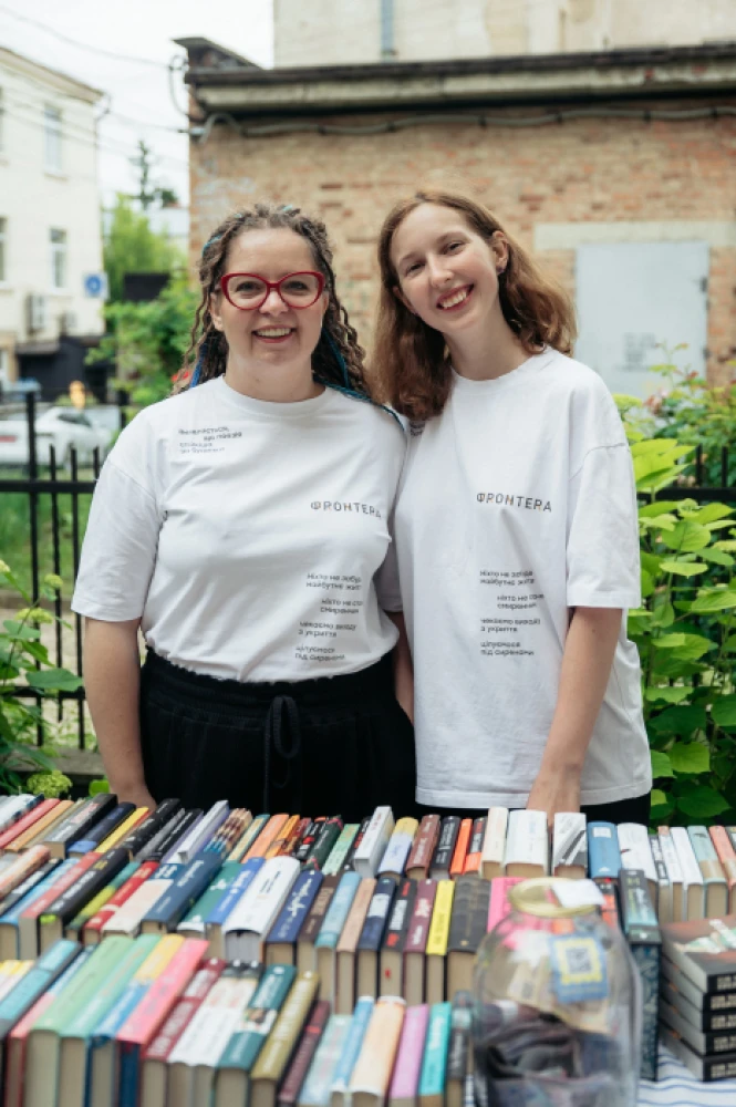 Під час «Книжкового двіжу» в Луцьку зібрали 267 892 гривень на FPV-дрони. Фото: Микола Цимбалюк