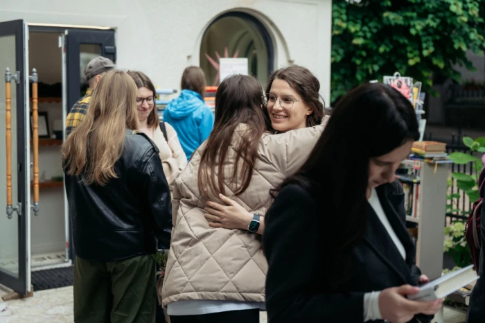 Під час «Книжкового двіжу» в Луцьку зібрали 267 892 гривень на FPV-дрони. Фото: Микола Цимбалюк