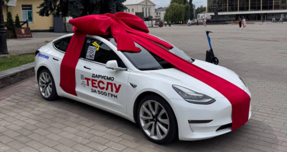Tesla, три iPhone 16 і «Жигуль» за донат: у Луцьку збирають 10 мільйонів гривень на авто для ЗСУ