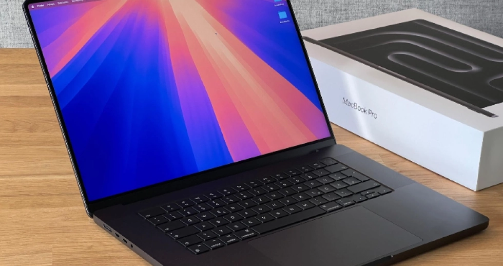 Мобільність та ефективність: чому MacBook став вибором подорожуючих професіоналів