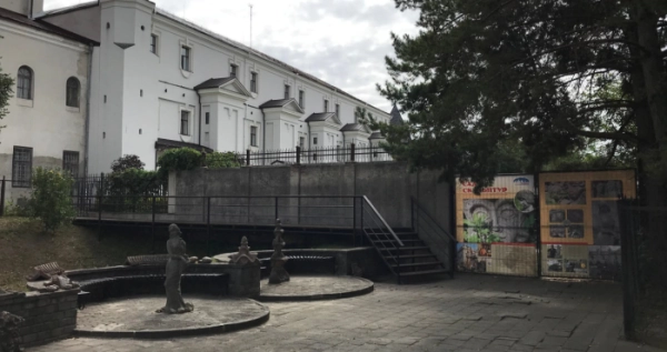 У Луцьку відкрили вхід у «Сад скульптур» Миколи Голованя