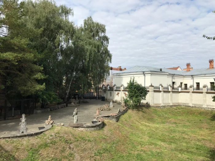 У Луцьку відкрили вхід у «Сад скульптур» Миколи Голованя