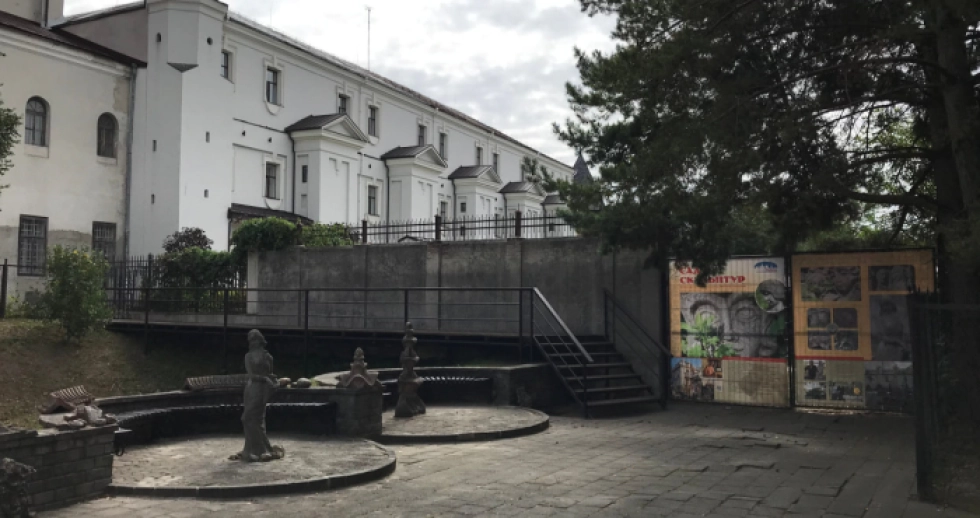 У Луцьку відкрили вхід у «Сад скульптур» Миколи Голованя