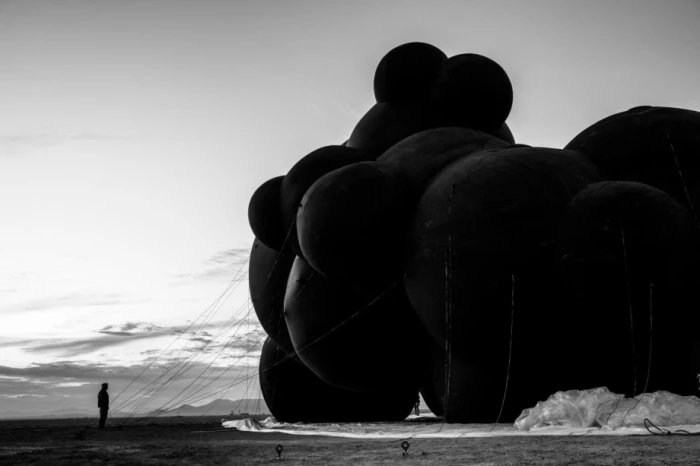 Буря на Burning Man знищила українську інсталяцію «Black Cloud»