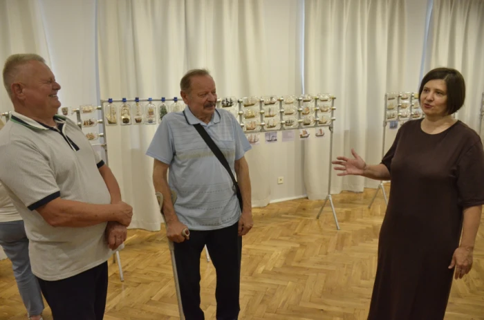 У Луцьку презентували виставку унікальних мініатюрних вітрильників у пляшках