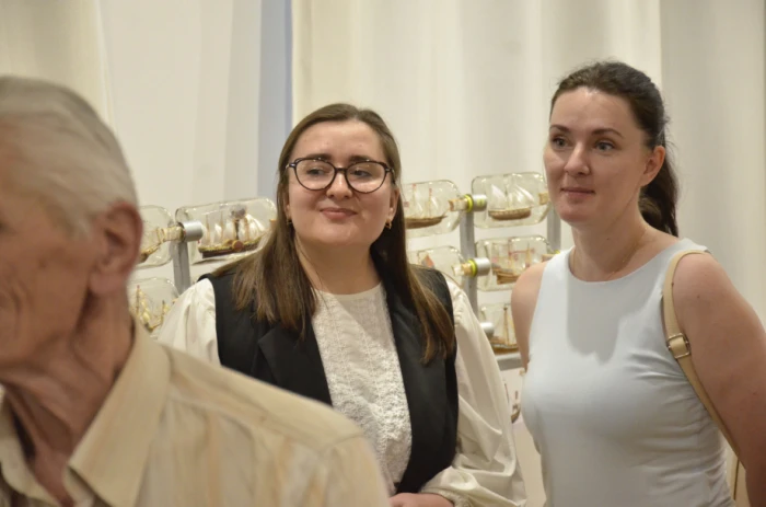 У Луцьку презентували виставку унікальних мініатюрних вітрильників у пляшках