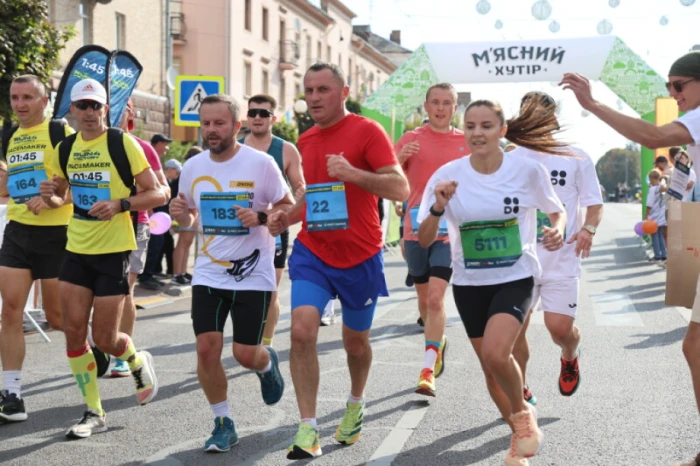 Луцьку долучився до благодійного забігу MHP Run4Victory