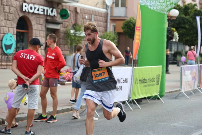 Луцьку долучився до благодійного забігу MHP Run4Victory