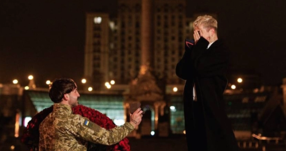 Відомий співак отримав пропозицію руки і серця від нареченого-військового