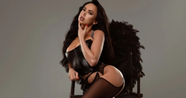 Луцька блогерка знялась у спокусливій фотосесії. Фото: instagram @osia_m