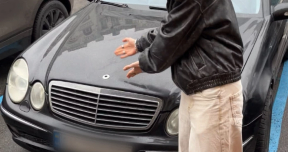 У Києві жінка пошкодила авто українського співака