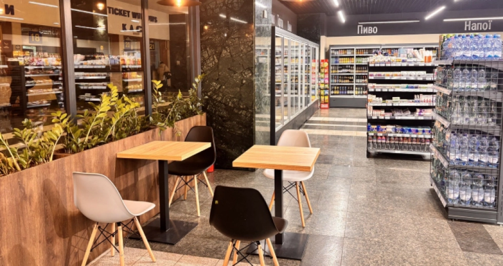 Зупинка з комфортом: на Центральному вокзалі Києва відкрили новий SPAR