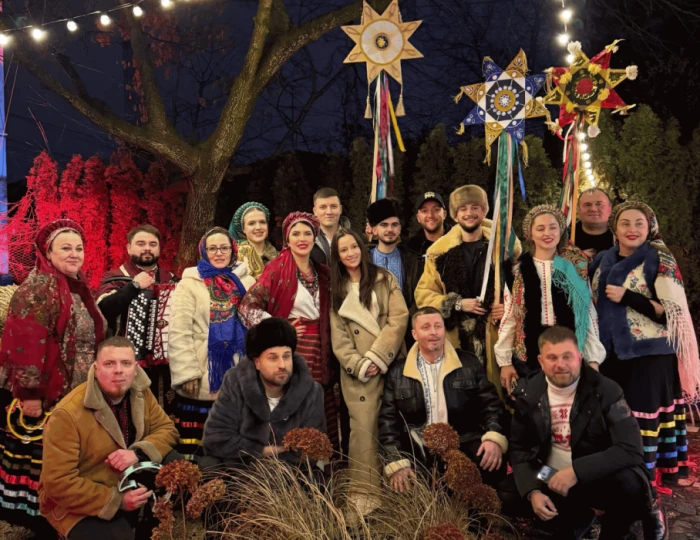 Лучани, які колядували задля порятунку Матвія Колядюка протягом двох днів. Фото з особистого архіву