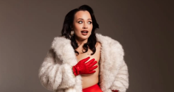 Волинська модель та блогерка знялась у спокусливій новорічній фотосесії