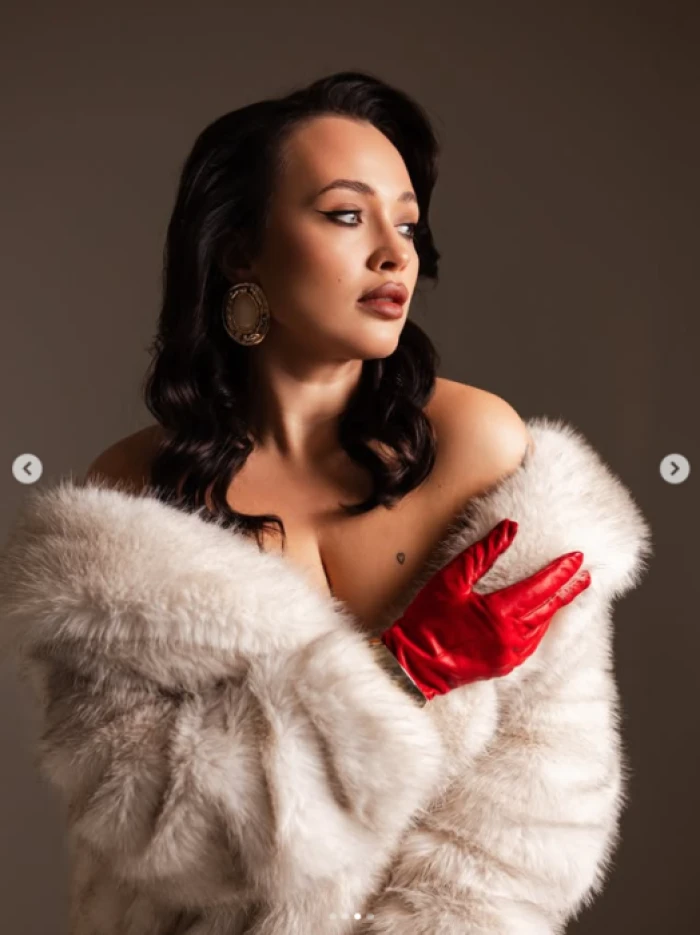 Волинська модель та блогерка знялась у спокусливій новорічній фотосесії. Фото: instagram @katiaavashchuk