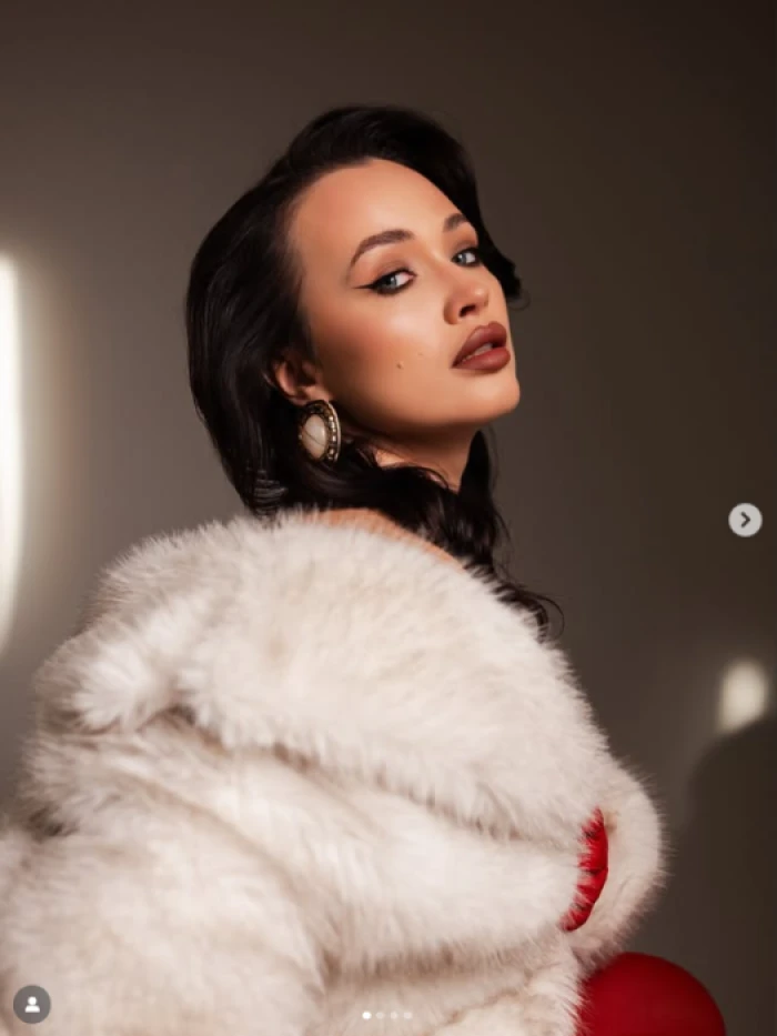 Волинська модель та блогерка знялась у спокусливій новорічній фотосесії. Фото: instagram @katiaavashchuk