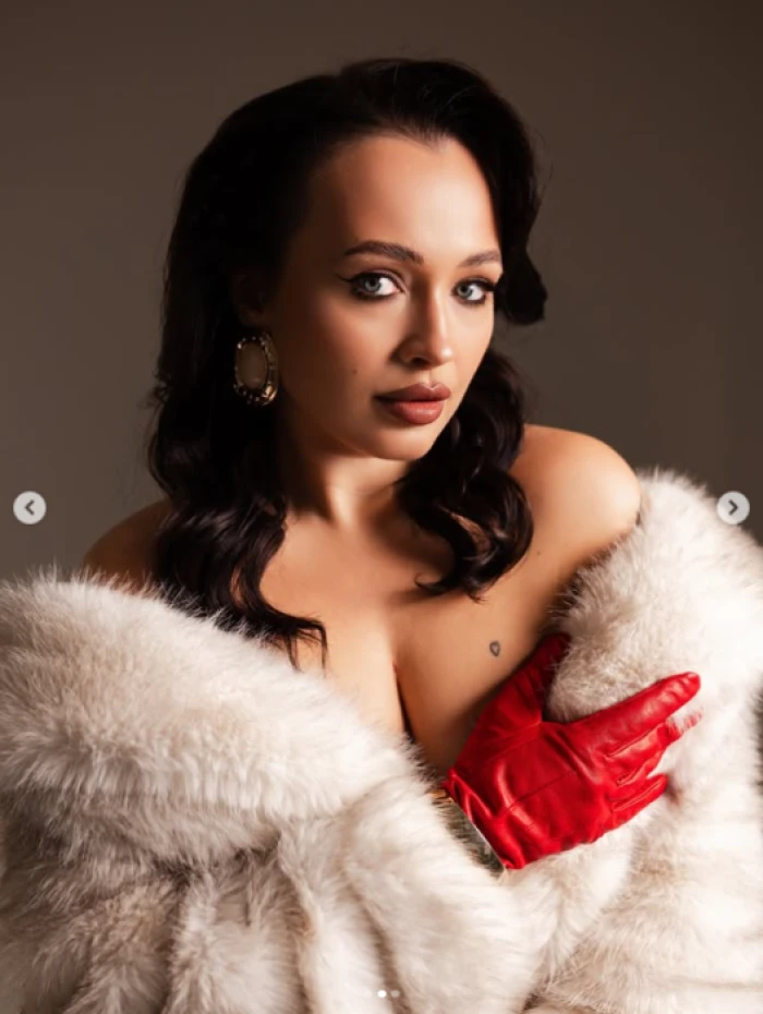 Волинська модель та блогерка знялась у спокусливій новорічній фотосесії. Фото: instagram @katiaavashchuk