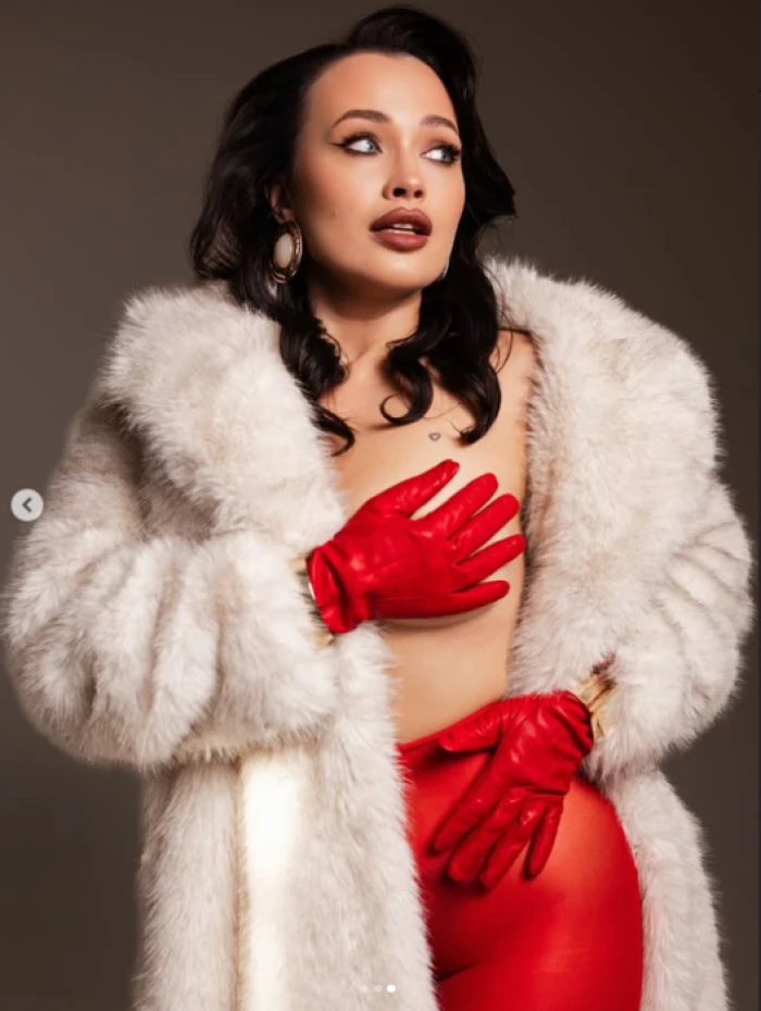 Волинська модель та блогерка знялась у спокусливій новорічній фотосесії. Фото: instagram @katiaavashchuk