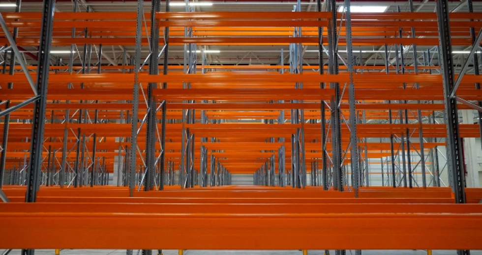 Стелажі металеві: призначення, особливості та різновиди