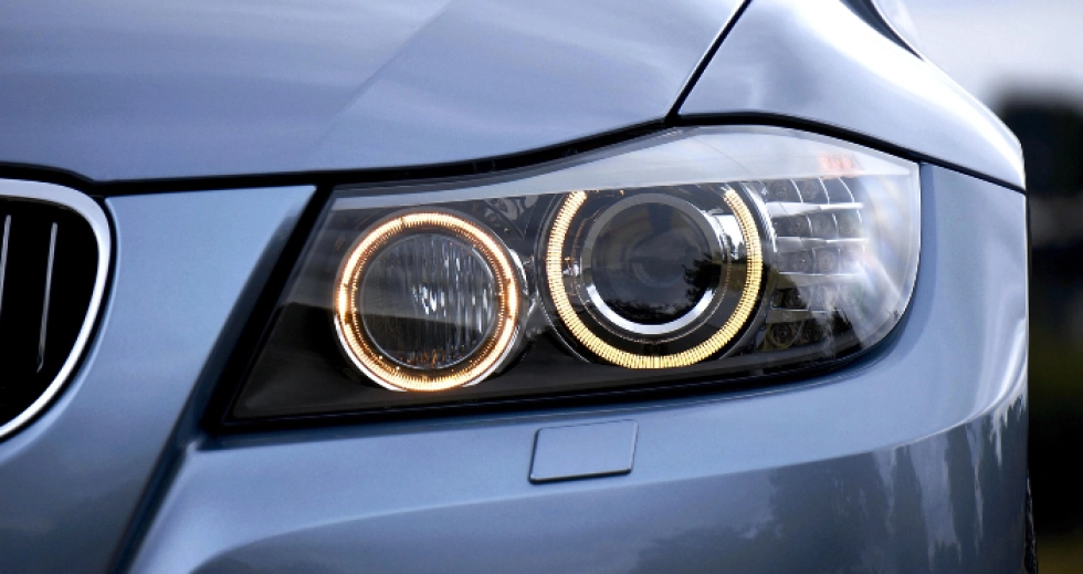 Коли пора міняти автомобільні фари або 7 сигналів, які водії часто ігнорують