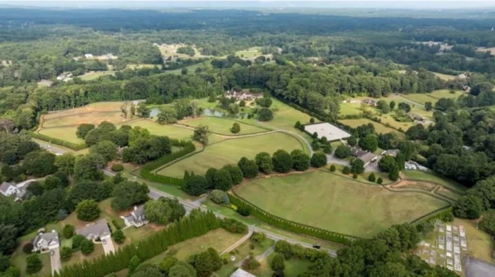 Зірковий шик: розкішний маєток з кінною фермою і басейном Двейна «Скелі» Джонсона. ФОТО: Realtor.com Зірковий шик: розкішний маєток з кінною фермою і басейном Двейна «Скелі» Джонсона. ФОТО: Realtor.com