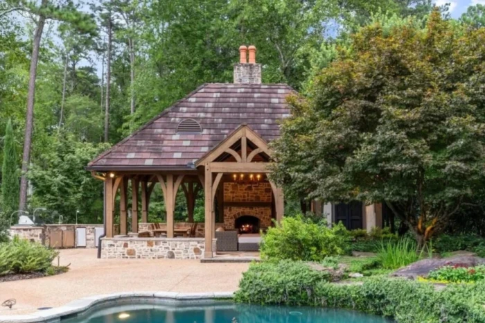 Зірковий шик: розкішний маєток з кінною фермою і басейном Двейна «Скелі» Джонсона. ФОТО: Realtor.com Зірковий шик: розкішний маєток з кінною фермою і басейном Двейна «Скелі» Джонсона. ФОТО: Realtor.com