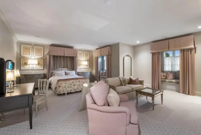 Зірковий шик: розкішний маєток з кінною фермою і басейном Двейна «Скелі» Джонсона. ФОТО: Realtor.com Зірковий шик: розкішний маєток з кінною фермою і басейном Двейна «Скелі» Джонсона. ФОТО: Realtor.com