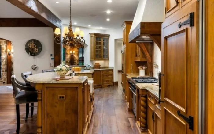 Зірковий шик: розкішний маєток з кінною фермою і басейном Двейна «Скелі» Джонсона. ФОТО: Realtor.com Зірковий шик: розкішний маєток з кінною фермою і басейном Двейна «Скелі» Джонсона. ФОТО: Realtor.com