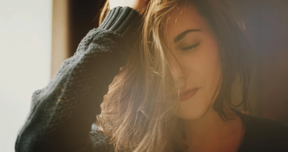 Твоє волосся «втомлюється» щодня: приховані причини, через які догляд не працює